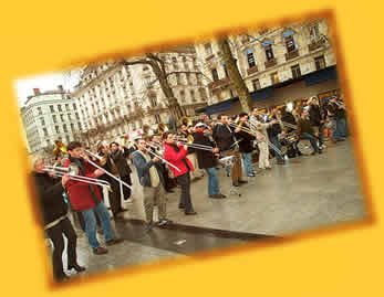 La Fanfare Piston sur la place de la Rpublique